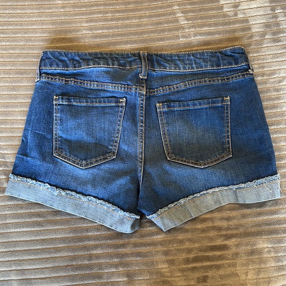 Celebrity Pink mid rise jean shorts - Size 5/27 - Good condition - Picture 2 of 3